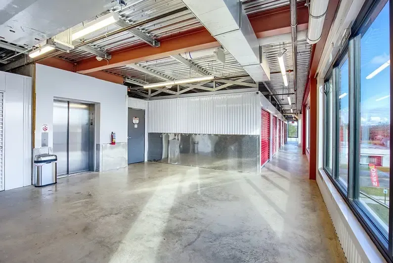 Loading floor for a storage facility