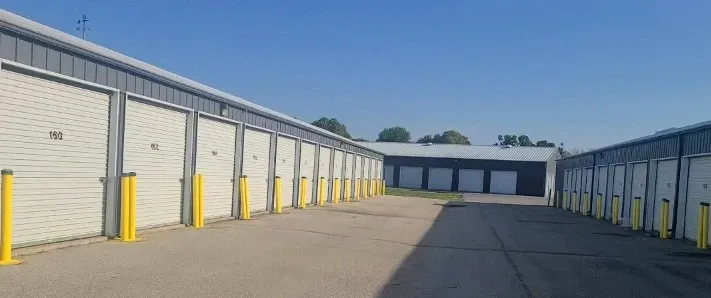 Outdoor storage units with drive up at Mason City Storage Units.