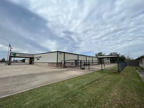 Superior Storage - Port Neches storage facility exterior view